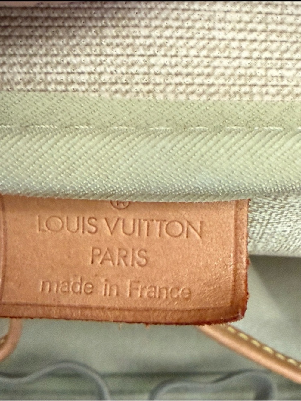 Louis Vuitton Monogram Deauville with Vachetta UNISEX hardware for strap NI - Picture 2 of 11